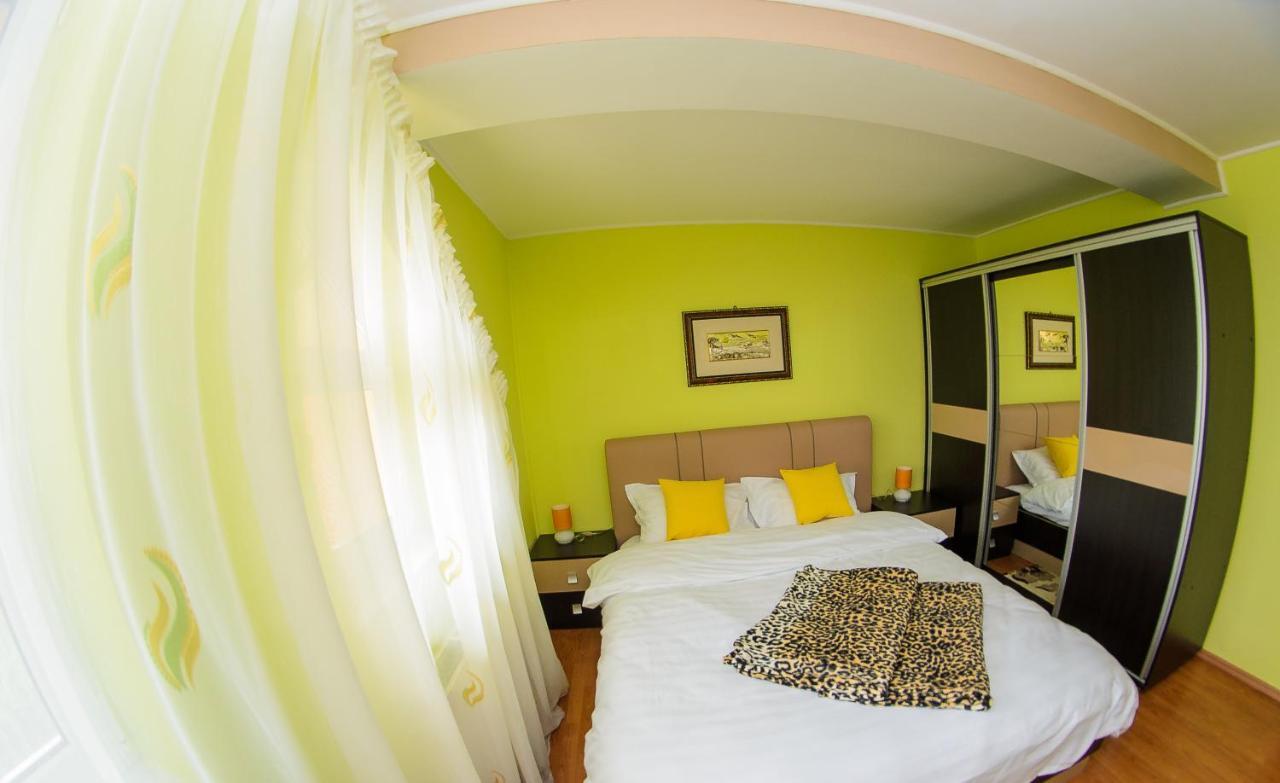 Casa Liana Hotel Орадеа Екстериор снимка