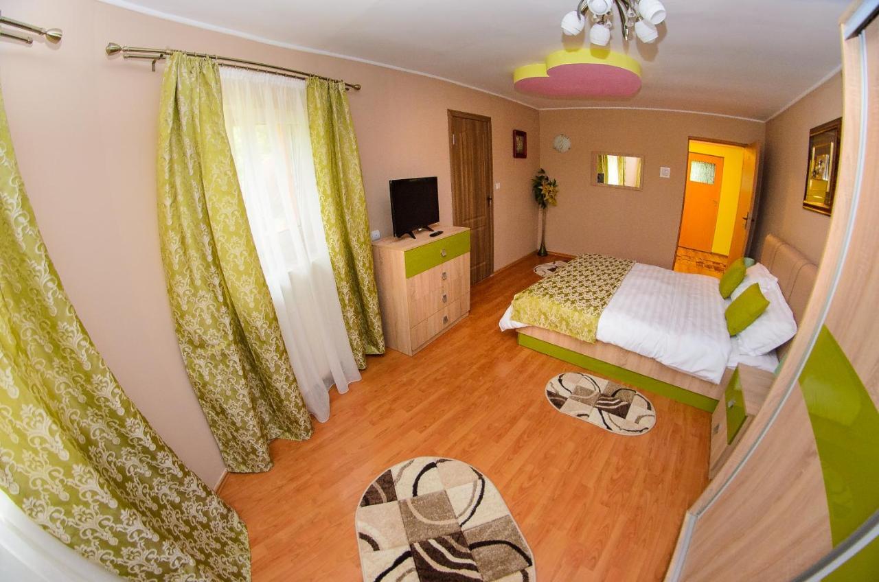 Casa Liana Hotel Орадеа Екстериор снимка