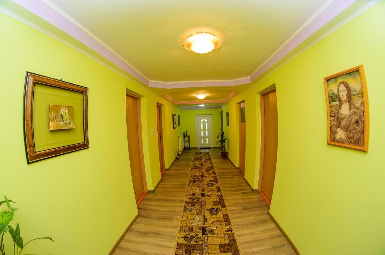 Casa Liana Hotel Орадеа Екстериор снимка